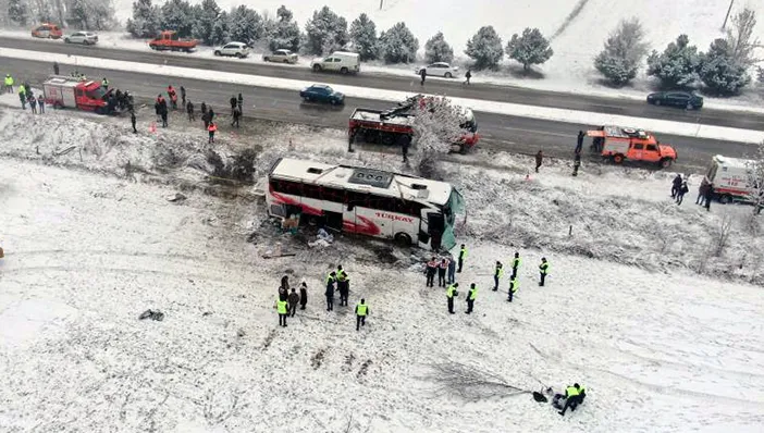 6 kişiye mezar olan otobüs havadan görüntülendi...