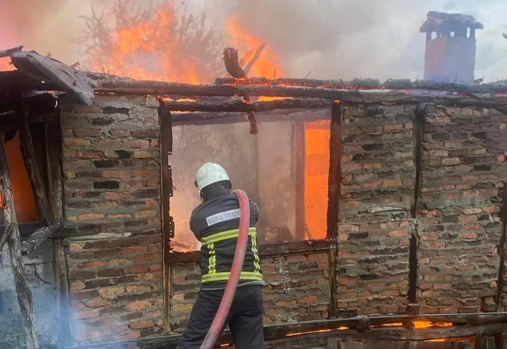 Kozlu’daki yangın evi kül etti