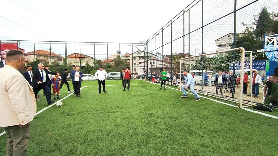 Kozlu Belediyesi’nin yaptığı tesisler 5 yıllığına Topbaşıspor’a tahsis edildi...