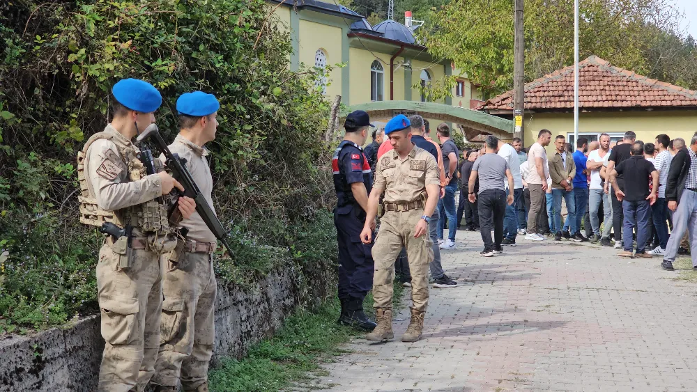 Öldürülen dayı ile yeğen toprağa verildi...