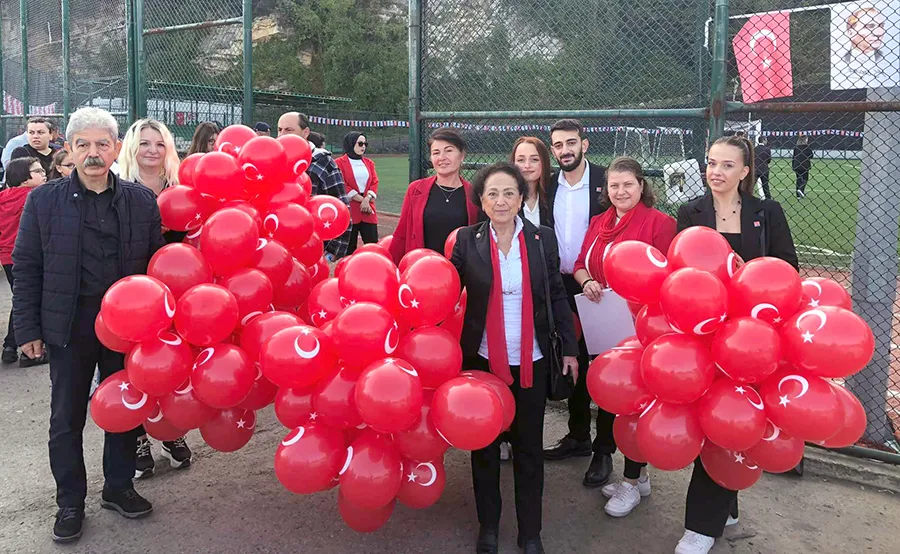 CHP’liler Kozlu’da yine fark yarattı… Cumhuriyet Bayramı’nda anlamlı etkinlik yaptılar…