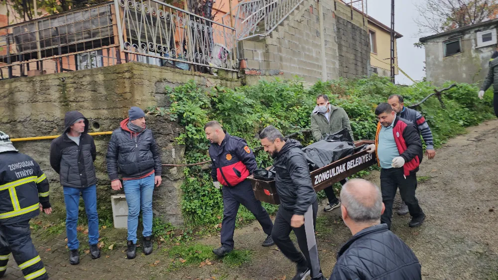 Yalnız yaşadığı evinde çıkan yangında öldü