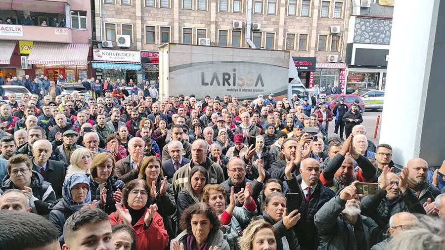 Zonguldak bu sesle yankılandı... Dik dur eğilme, Zonguldak seninle...