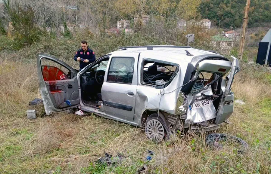 Tren otomobili biçti… Ağır yaralıların kimlikleri belli oldu...