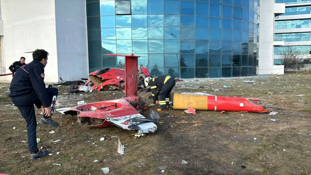 Hastaneye çarpan helikopter düştü... Çok sayıda ölü var...