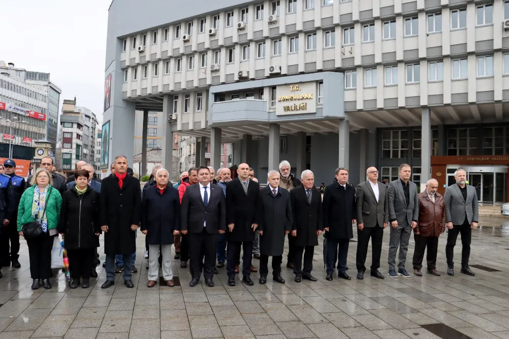 Madenciler gününde Atatürk Anıtı’na çelenk konuldu