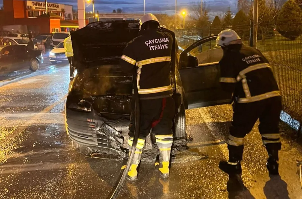 Seyir halindeki araç alev alev yandı...