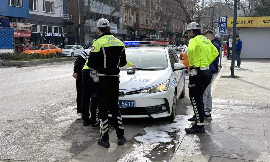 Ehliyetsiz direksiyona geçti 12 bin lira cezayı yedi...