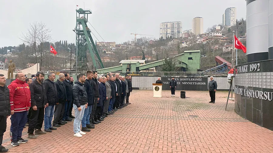 AK Partililer Kozlu’da maden şehitlerini andı...