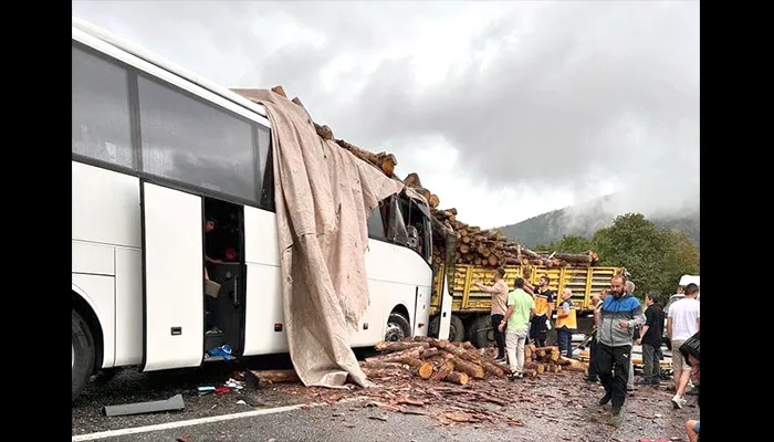 Yolcu otobüsü TIR