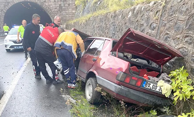 Kozlu’da kaza… Yaralılar araçta sıkıştı...