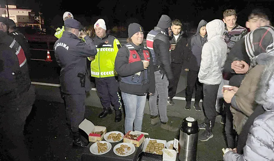 Kozlulu vatandaşlardan jandarmaya yeni yıl sürprizi...