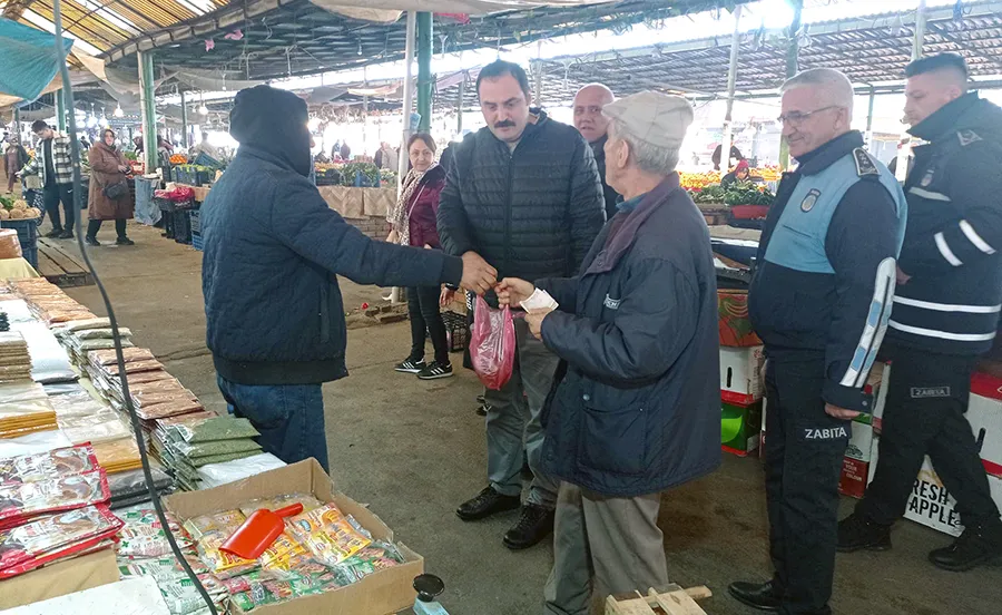 Dökmeci çarşı-pazar gezdi... Sorun ve talepleri dinledi...