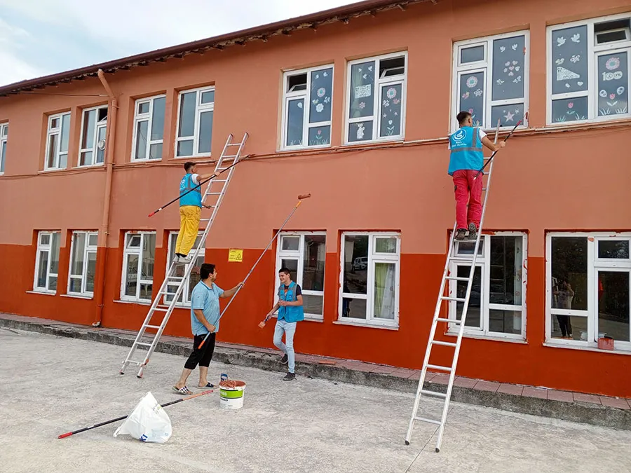 Kozlu’daki ülkücüler, Sivriler’de okul boyadı