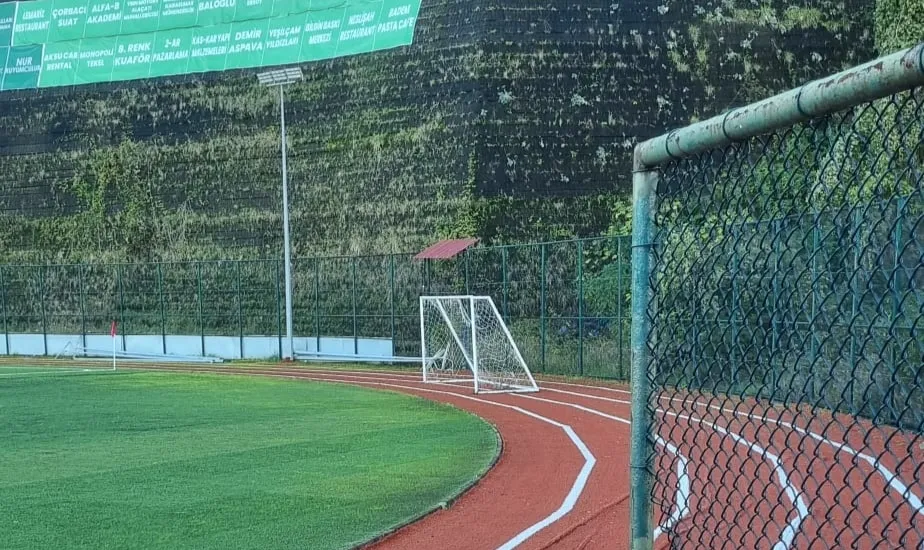 Kozlu İlçe Stadında Skorbord tepkisi: Bir aydır çalışmıyor...