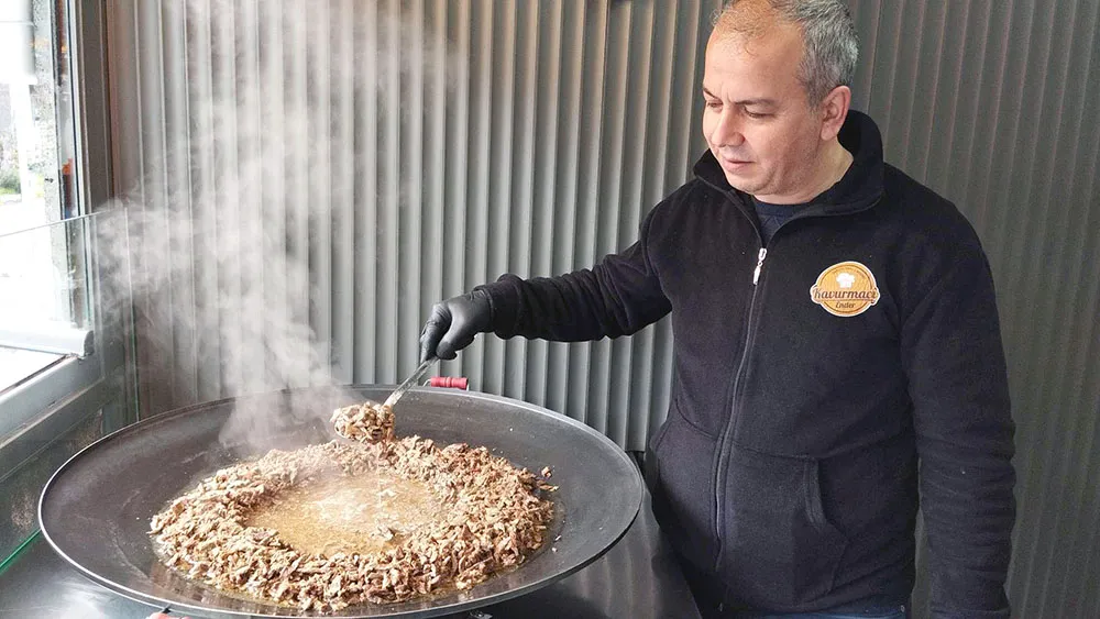 Kozlu’da Kavurmacı Ender, lezzet ve fiyatıyla dikkat çekiyor...