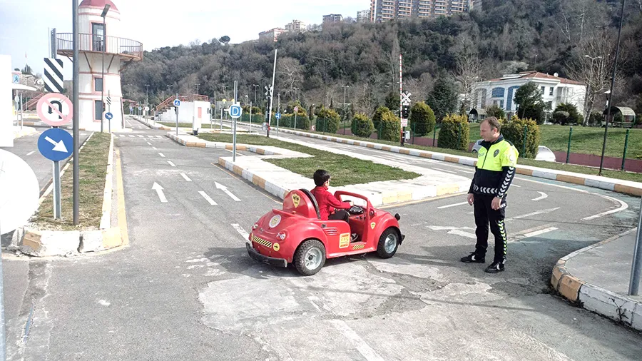 Kozlu’da minik öğrencilere trafik eğitimi verildi