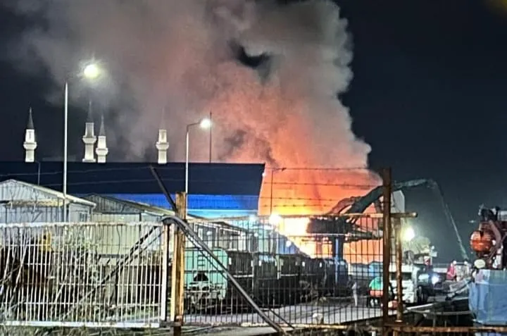 Zonguldak Limanında yangın çıktı... Alevler gökyüzünü sardı....