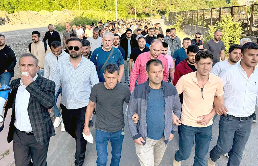 Madenci güne eylemle başladı: İşçi hakkını istiyor…