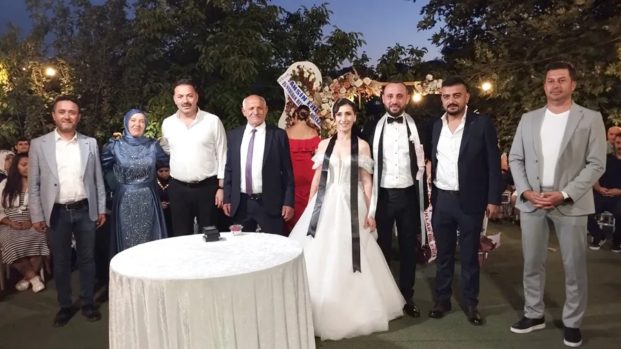 Sefa ‘Emel’ine kavuştu... Muhteşem düğünden kareler...