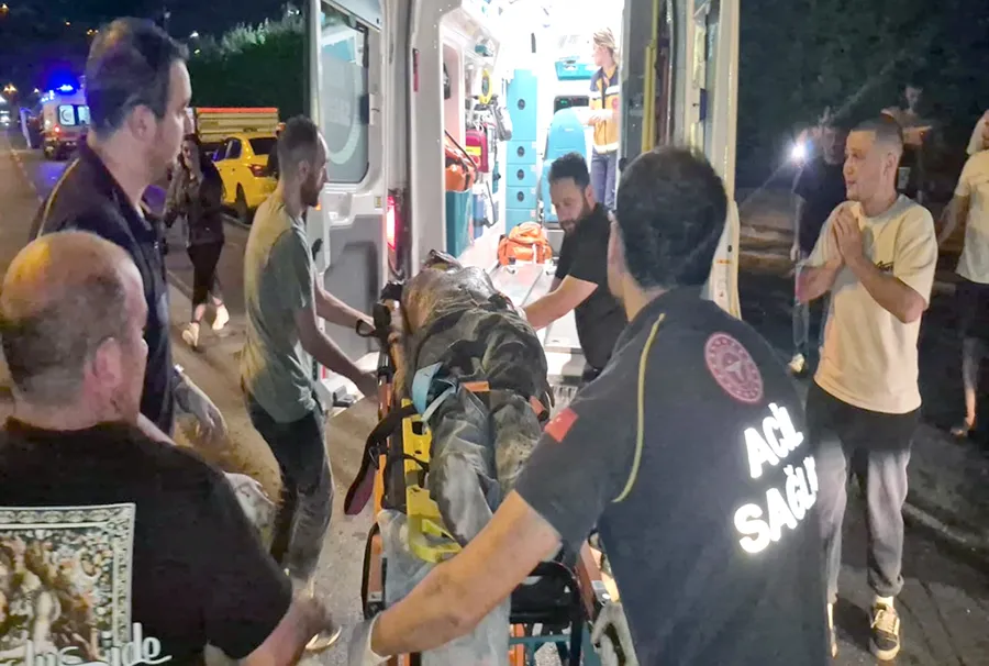 Zonguldak’ta feci kaza… Araçtan fırladılar…