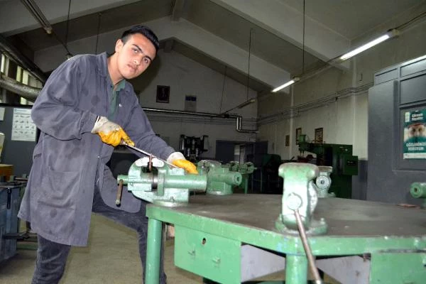 Liseli Doğukan, maden işçisi oldu...