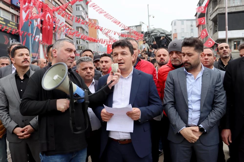 Madenciler toplu iş sözleşmesi görüşmelerinde taleplerinin karşılanmasını istedi...