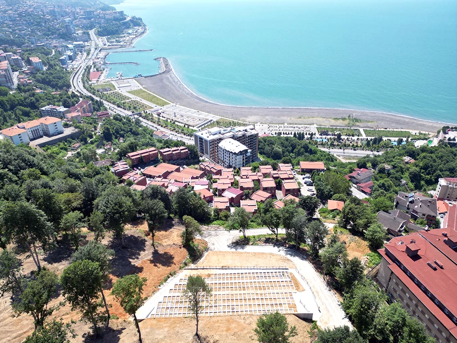 Deniz manzaralı mezarlık...