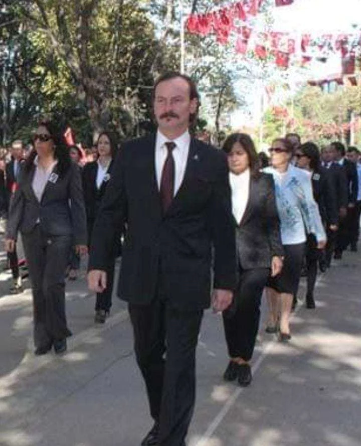 Ozan Surat evinde ölü bulundu...